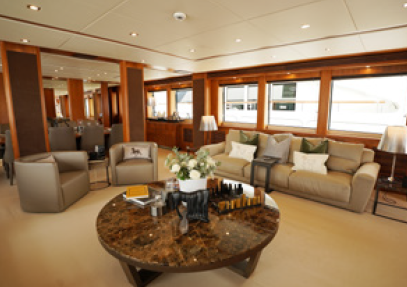 Dubai: Ultimate 5 Stars Super Luxury Yacht Experience