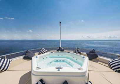 Dubai: Ultimate 5 Stars Super Luxury Yacht Experience