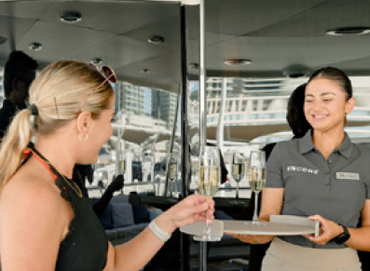 Dubai: Ultimate 5 Stars Super Luxury Yacht Experience