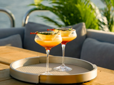 Dubai: Ultimate 5 Stars Super Luxury Yacht Experience