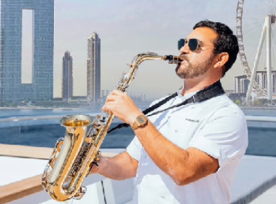 Dubai: Ultimate 5 Stars Super Luxury Yacht Experience