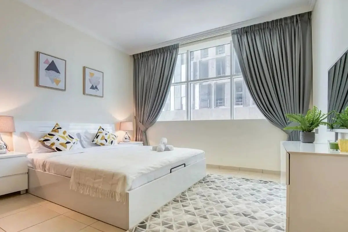 Burj Al Nujoom, Downtown Dubai, Dubai 1 Bed 2 Baths 811 sqft