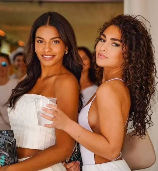 Cruise and connect girls